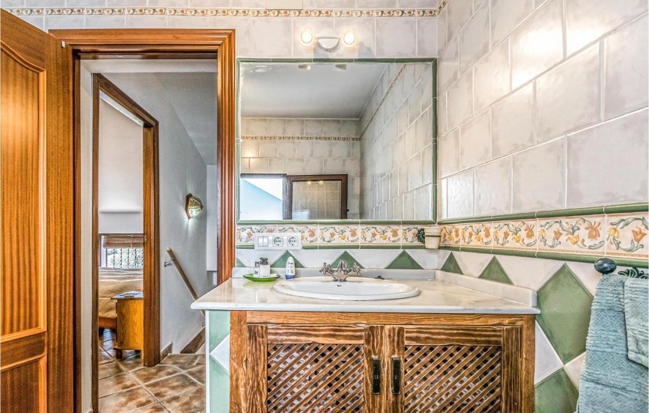 Pet Friendly Home In Hornachuelos With Kitchen Exterior foto